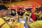 Đồ ăn vặt Việt đua sức giành giật miếng bánh tỷ USD