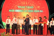 Tỷ phú nuôi chim yến, trồng cây ăn trái ở Bình Dương được tặng Huân chương Lao động hạng Ba của Chủ tịch nước