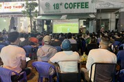 Sôi động mùa World Cup ở TP.HCM: Công nhân, sinh viên rôm rả bàn cách… "xuống tiền"