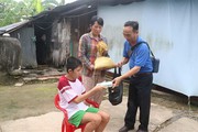 Thầy tổng phụ trách đội đồng hành cùng trẻ em có hoàn cảnh đặc biệt ở Vĩnh Long