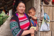 Xót thương người phụ nữ Mông một mình nuôi 6 đứa con