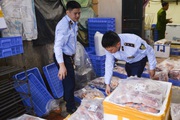 Phát hiện và thu giữ hơn 1 tấn thịt không rõ nguồn gốc tại Hà Nội