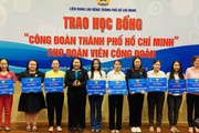 Liên đoàn Lao động TP.HCM trao học bổng cho đoàn viên công đoàn
