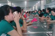 Long đong đời công nhân cuối năm (Bài 3): Khóc “đã”, rồi đứng lên