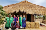 Thôn nữ người Chăm ở Ninh Thuận làm "nông trại vui vẻ", khách ngồi trong nhà đắp đất sét vẫn thấy mê