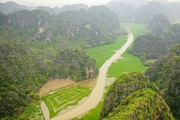 Chiêm ngưỡng “Cờ hội-sắc vàng Tam Cốc” ở  Ninh Bình