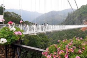 Thông tin chính thức về giá vé tham quan cây cầu kính dài nhất thế giới tại Sơn La