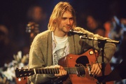 Đàn guitar của Kurt Cobain bán đấu giá được 5 triệu USD