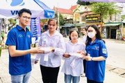 Hàng nghìn suất cơm "nghĩa tình" cho sĩ tử xứ Nghệ trong ngày đầu tiên thi THPT Quốc gia