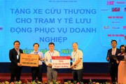 Agribank trao tặng xe cứu thương 1 tỷ đồng cho huyện Bến Lức, tỉnh Long An