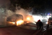 Lào Cai: 2 xe ô tô cháy rụi trong đêm