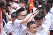 Muôn vàn sắc thái ngộ nghĩnh của các em học sinh Thủ đô trong ngày khai giảng