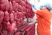 Đặc sản miền miền Tây làm từ ruột heo không thể thiếu trong dịp Tết đang bán trên chợ điện tử