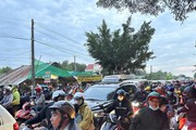 Long An: Kẹt xe kinh hoàng gần 10 km trên quốc lộ N2 từ miền Tây về TP.HCM 