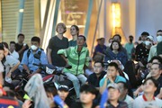 Người hâm mộ Sài thành trốn việc, cổ vũ bóng đá