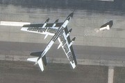 Nga vẽ hình oanh tạc cơ Tu-95MS lên đường băng để dẫn dụ UAV tự sát