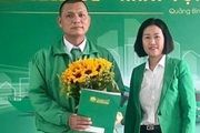 Tuyên dương tài xế taxi trả lại tài sản gần 100 triệu đồng cho khách để quên 