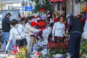 Khách không còn chi bạo tay cho hoa Valentine