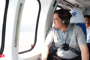 Thủ tướng Phạm Minh Chính khảo sát tuyến đường ven biển Bến Tre bằng trực thăng