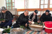 Nông dân Hà Tĩnh thi gói hơn 1.800 chiếc bánh chưng dâng vua "Đen"