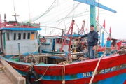 Đội tàu ngư dân Nam Định tất bật đánh bắt xuyên tỉnh, chăm chỉ ghi chép nhật ký khai thác 