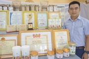 Một cán bộ Đoàn ở Quảng Nam đổi đời nhờ rang xay mấy thứ hạt ngon này thành bột dinh dưỡng