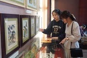 Đây là dòng tranh dân gian nổi tiếng Việt Nam, giới trẻ háo hức xem tại Festival "Về miền quan họ 2023" ở Bắc Ninh