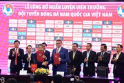 HLV Troussier: "ĐT Việt Nam đá với Nhật Bản 10 trận, có thắng được 9 không, hay là..."