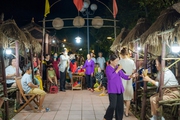 Huế: Du khách thỏa sức ăn đặc sản đồng quê, trải nghiệm trò chơi dân gian tại chợ đêm 
