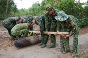 Cà Mau: Phát hiện quả bom nặng 250kg khi nạo vét vuông tôm