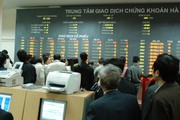 Lăng kính chứng khoán: Ngừng mua mới và tiếp tục theo dõi