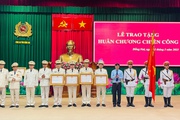 Trao Huân chương của Chủ tịch nước cho tập thể, cá nhân tham gia triệt phá đại án xăng lậu ở Đồng Nai 