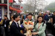Du khách Trung Quốc háo hức qua cửa khẩu Lào Cai, Lạng Sơn trong ngày đầu thí điểm