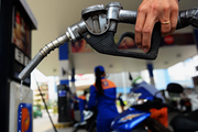 Giá xăng dầu hôm nay 21/3: Giá xăng dầu trong nước chiều nay giảm bao nhiêu?
