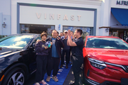 Khách hàng Mỹ háo hức nhận bàn giao xe VinFast VF 8