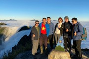 Người Mông đầu tiên mở đường chinh phục một đỉnh núi cao hơn 2.800m ở Sa Pa
