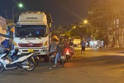 TP.HCM: Nhiều xe tải lấn chiếm lòng lề đường làm bến bãi bỏ hàng, gây mất trật tự an toàn giao thông