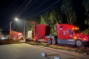 CSGT Bình Định xử lý "nóng" xe quá khổ giới hạn chở hàng siêu trường trên quốc lộ 19 