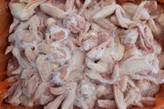 Giá gà vịt trong nước chạm đáy, gà đông lạnh vẫn ùn ùn về Việt Nam