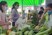 Cuối tuần, người Sài Gòn mua nông sản sạch từ Phiên chợ Xanh tử tế