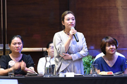 NSƯT Trần Ly Ly “biến” các nghệ sĩ tên tuổi của làng nhạc thành “ngọn nến” trong đêm nhạc đặc biệt ở Vân Hồ