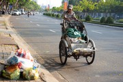 Đà Nẵng: Người lao động vất vả mưu sinh giữa nắng nóng hơn 40 độ