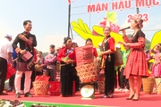 Hàng nghìn người đổ về thung lũng mận Nà Ka hòa mình vào không khí Ngày hội hái quả mận hậu