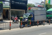 TP.HCM: Tai nạn liên hoàn giữa 3 xe tải, một tài xế mắc kẹt bên trong cabin