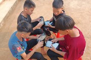 Chuyển đổi số ở Điện Biên qua việc học sinh nghèo vùng dân tộc thiểu số dùng máy tính bảng