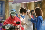 Tình nguyện viên đội nắng đội mưa “tiếp sức” cho sĩ tử mùa thi