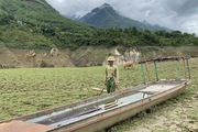 Nắng nóng, khô hạn kéo dài, nhiều đoạn trên sông Nậm Na, sông Đà cạn trơ đáy, nông dân vất vả