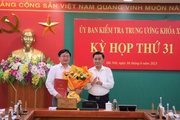 Trao quyết định của Bộ Chính trị cho Phó Chủ nhiệm Ủy ban Kiểm tra Trung ương Nguyễn Văn Quyết