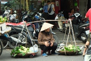 Chuyện về những gánh hàng rong mang nặng suy tư trên phố cổ Hà Nội