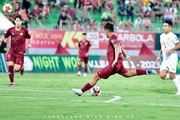 Phi Sơn lập siêu phẩm như Ronaldo, Hồng Lĩnh Hà Tĩnh vẫn bị Topenland Bình Định “cưa điểm”
